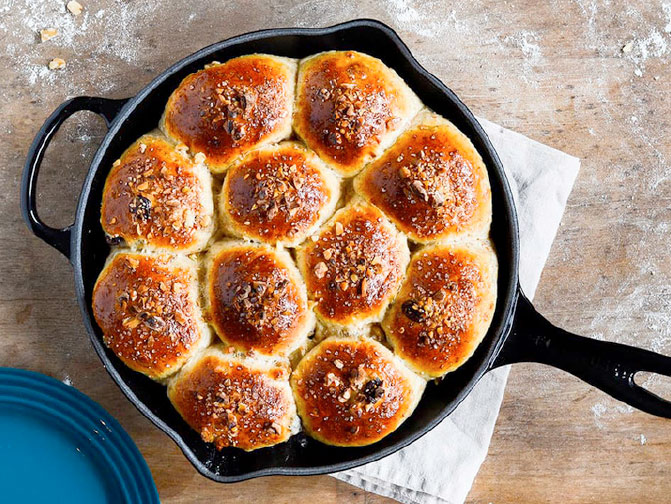 Petits pains aux noix et aux canneberges